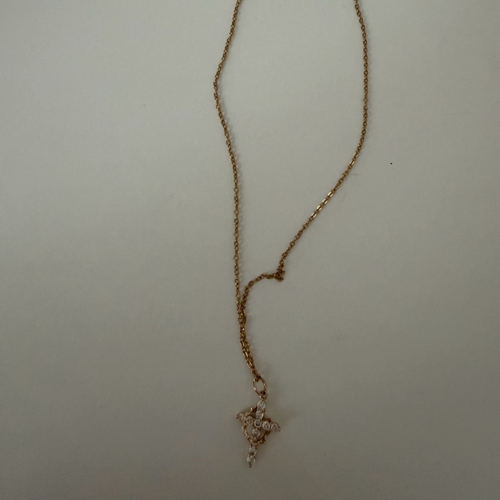 Elegant Gold Necklace with Pendant